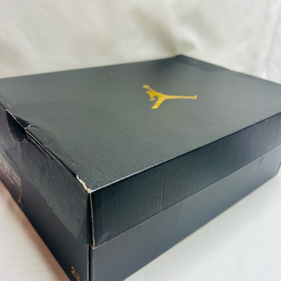 2016 Air Jordan 310806 114
Size 7Y
New with box 
White/ Red - Picture 9 of 9